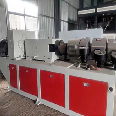 Extruder Skru Berkembar Tangan Kedua